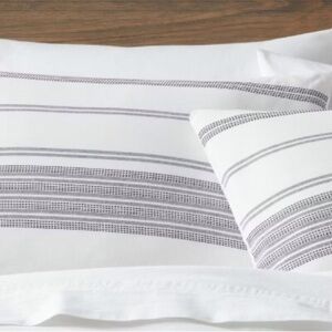 Threshold set of 2 standard pillow cases with zipper, new no tag